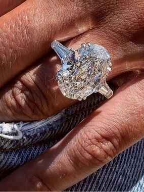 🩶 Classic Oval-Cut CZ Diamond 5 carat Ring Silver plated 🩶